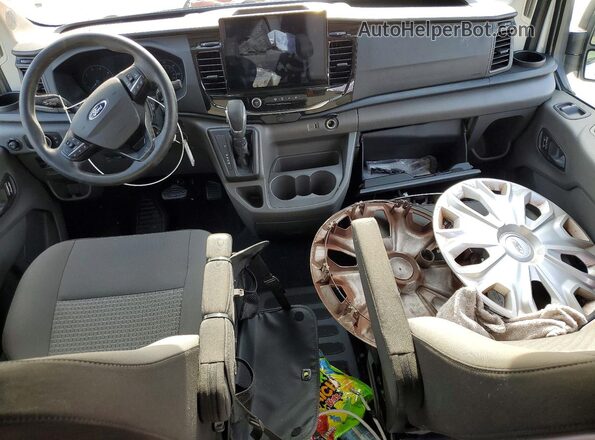1FBAX2YG5RKA28847 2024 FORD PASSENGER White Widok deski rozdzielczej