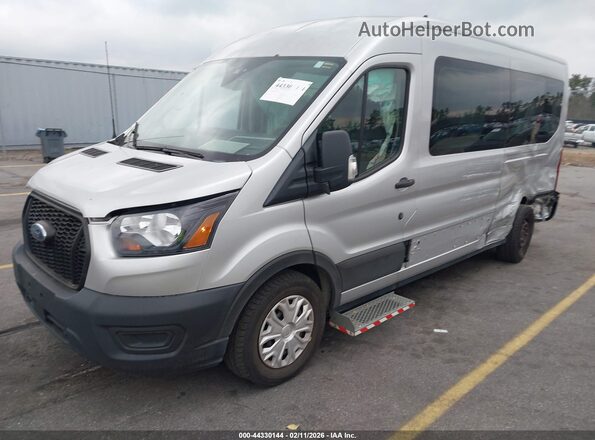 1FDAX2C88NKA24759 2022 FORD PASSENGER Серебряный Передняя левая четверть