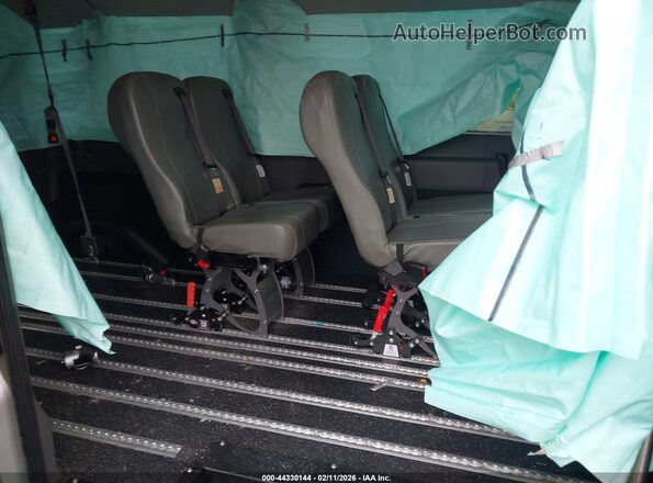 1FDAX2C88NKA24759 2022 FORD PASSENGER Серебряный Вид наклейки с VIN-кодом