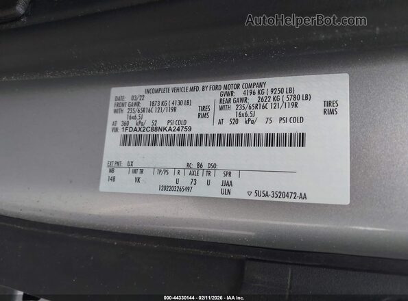 1FDAX2C88NKA24759 2022 FORD PASSENGER Серебряный Вид подкапотного пространства