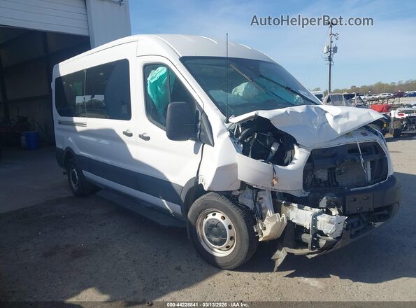 1FDAX2CG7NKA69344 2022 FORD PASSENGER Белый Передняя правая четверть