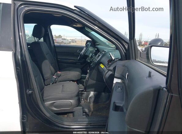 1FM5K8AR0HGD59228 2017 FORD UTILITY POLICE INTERCEPTOR Черный Вид салона спереди