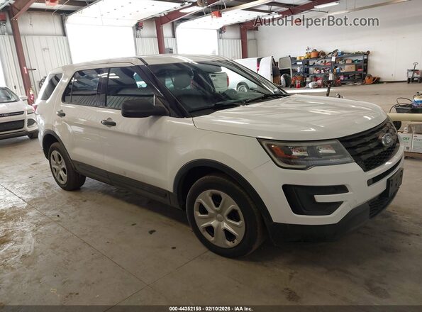 1FM5K8AR8HGD14957 2017 FORD UTILITY POLICE INTERCEPTOR Белый Передняя правая четверть