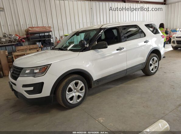 1FM5K8AR8HGD14957 2017 FORD UTILITY POLICE INTERCEPTOR Белый Передняя левая четверть