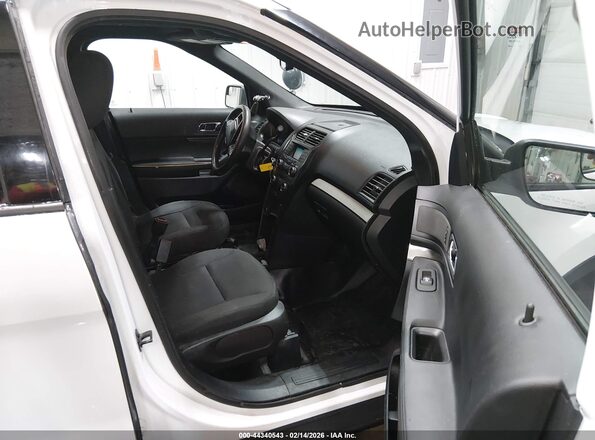 1FM5K8AR9JGC56654 2018 FORD POLICE INTERCEPTOR Белый Вид салона спереди