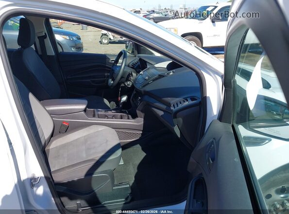 1FMCU0F72KUB79834 2019 FORD ESCAPE Белый Вид салона спереди