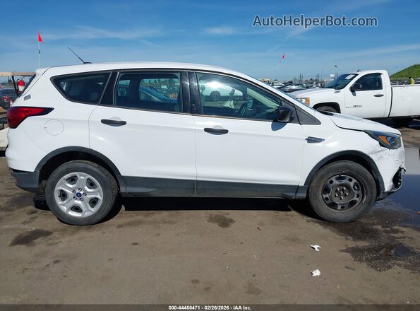 1FMCU0F72KUB79834 2019 FORD ESCAPE Белый Вид задней части салона