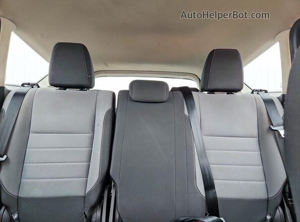 1FMCU0F74HUB49758 2017 FORD ESCAPE Silver Widok tylnych siedzeń