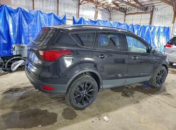 1FMCU0GD2KUA96277 2019 FORD ESCAPE Черный Задняя правая четверть
