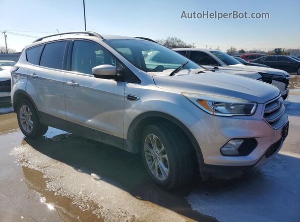 1FMCU0GD3JUD28142 2018 FORD ESCAPE Silver Front right