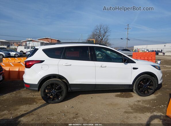 1FMCU0GD8KUC33576 2019 FORD ESCAPE Белый Вид задней части салона