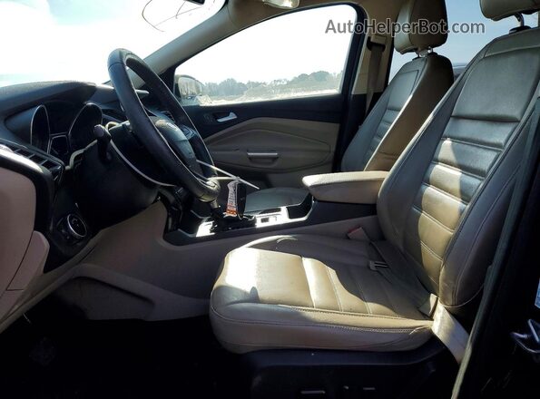 1FMCU0JD3HUE29104 2017 FORD ESCAPE Черный Вид салона спереди