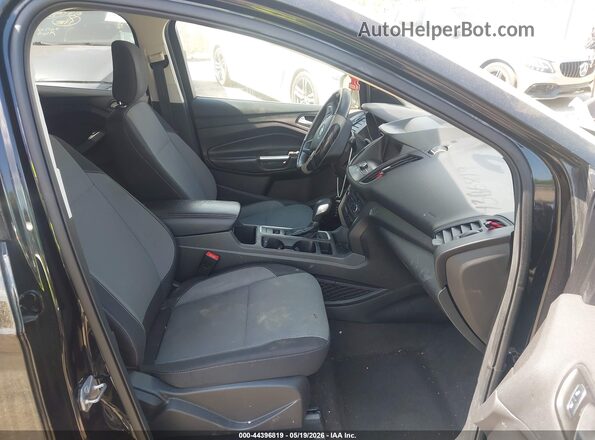 1FMCU9GD2KUA37556 2019 FORD ESCAPE Черный Вид салона спереди