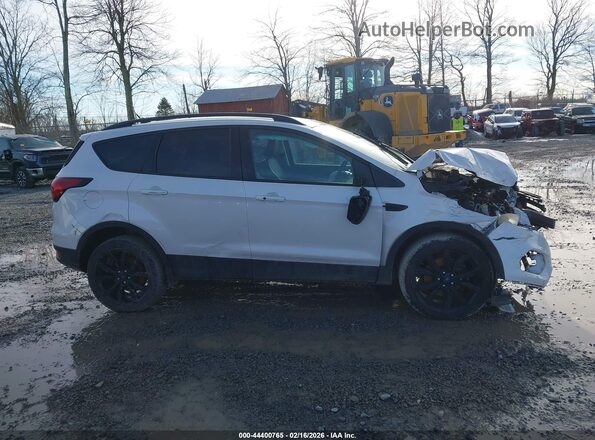1FMCU9GD6KUC23682 2019 FORD ESCAPE Белый Вид щитка приборов