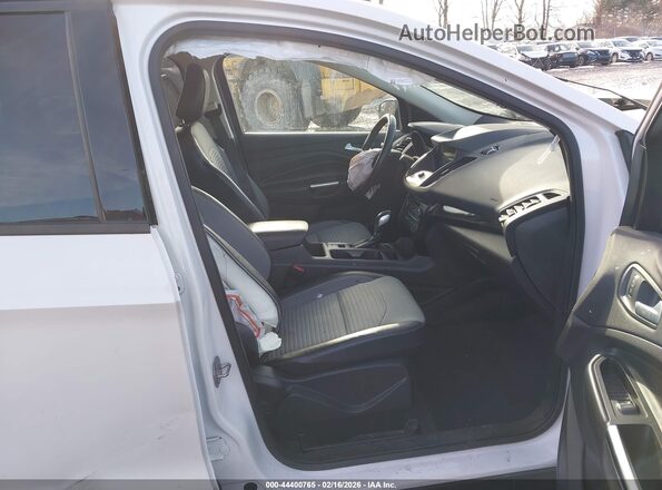 1FMCU9GD6KUC23682 2019 FORD ESCAPE Белый Вид салона спереди