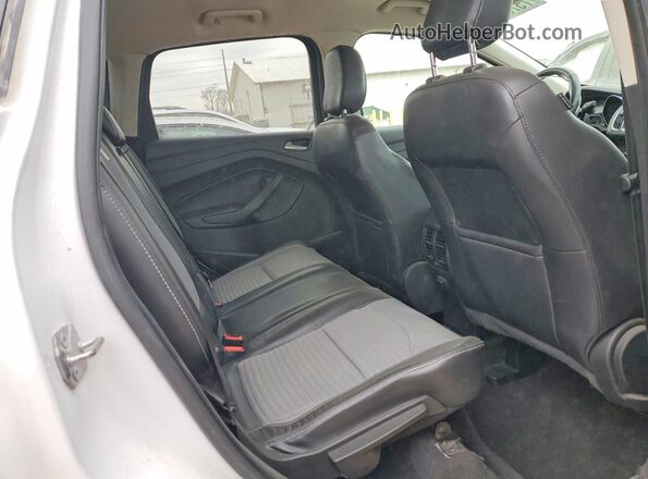 1FMCU9GD7KUB02935 2019 FORD ESCAPE White Вид задньої частини салону