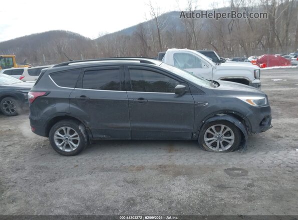 1FMCU9GD9JUA81990 2018 FORD ESCAPE Серый Вид задней части салона