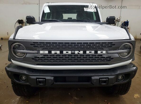 1FMEE9BH2SLB68329 2025 FORD BRONCO Белый Вид спереди