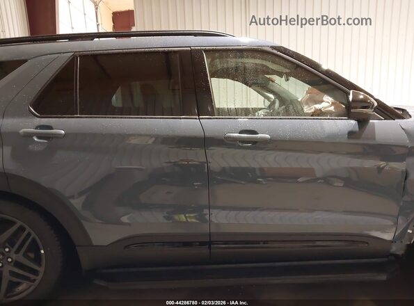 1FMWK8GC3TGA16221 2026 FORD FORD EXPLORER Gray Widok wnętrza z tyłu