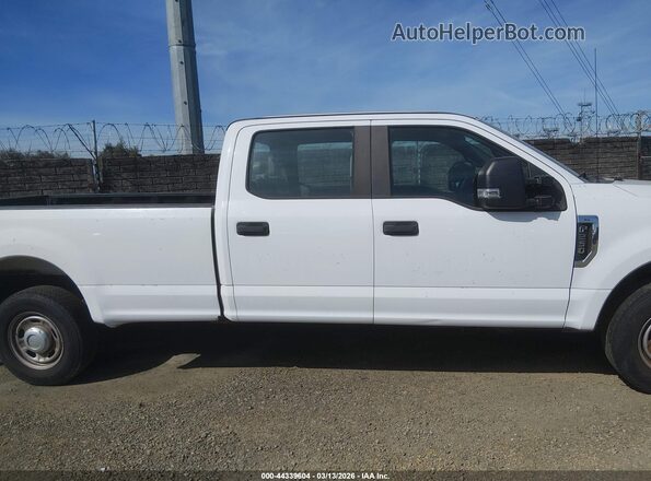 1FT7W2A65JEB98235 2018 FORD F-250 Белый Вид задней части салона