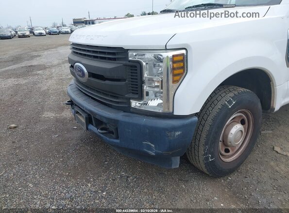 1FT7W2A65JEB98235 2018 FORD F-250 Белый Вид спереди