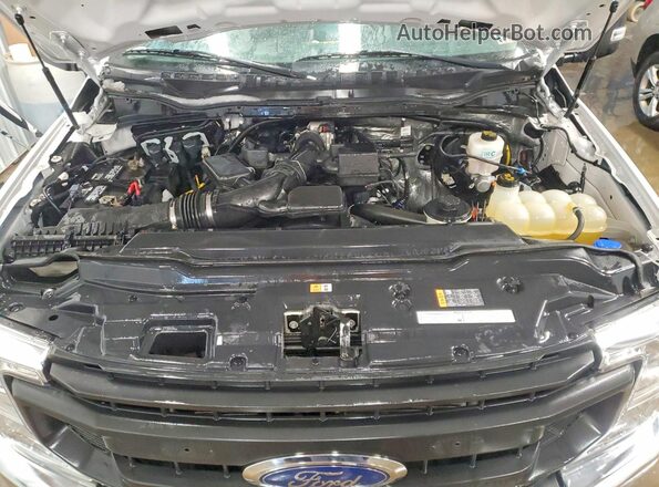 1FT7W2B66NEF11958 2022 FORD F250 White Вид задньої частини салону