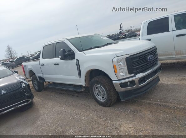 1FT7W2BA5PED32835 2023 FORD F-250 White Widok wnętrza z tyłu