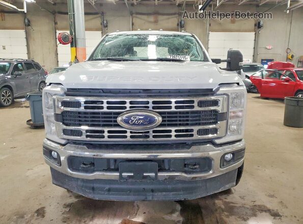 1FT7W2BN7PEE08932 2023 FORD F250 White Widok z przodu