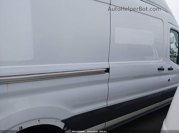1FTBW3XM9HKA15856 2017 FORD TRANSIT-350 Белый Вид задней части салона