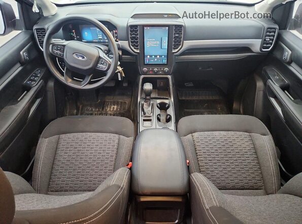 1FTER4PH2SLE02067 2025 FORD RANG White Vista del salpicadero