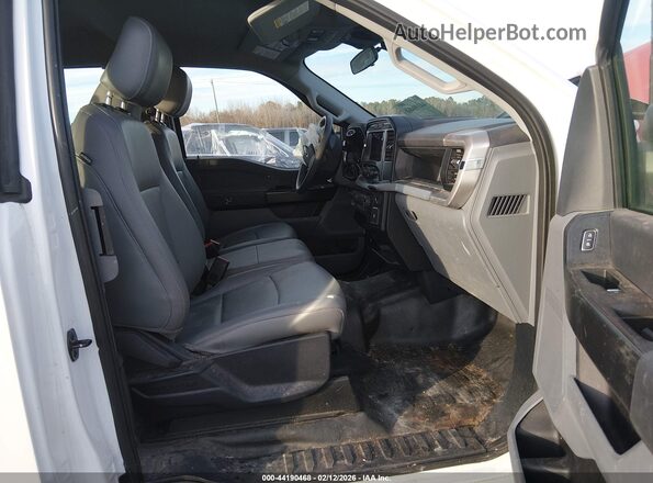 1FTEX1CB5NKE84716 2022 FORD F150 Белый Вид салона спереди