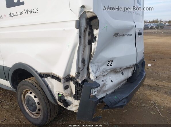 1FTYR1CM5GKA31353 2016 FORD TRANSIT-250 White Widok z przodu