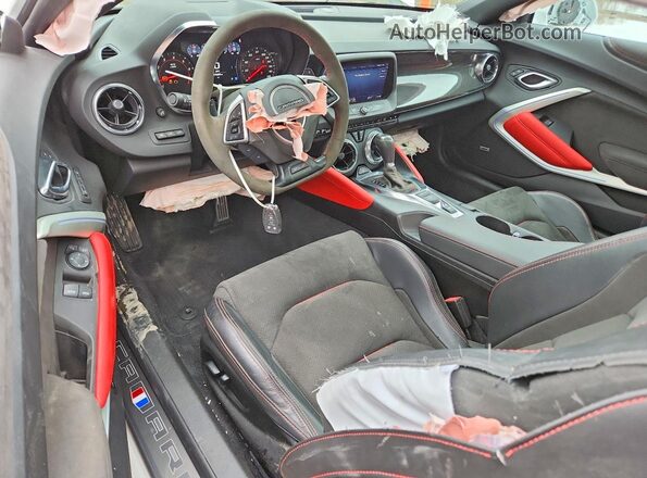 1G1FK1R68M0139762 2021 CHEVROLET CAMARO Белый Вид панели приборов