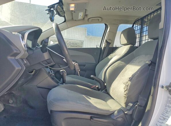 1G1JG6SH3J4105284 2018 CHEVROLET SONIC Белый Вид салона спереди