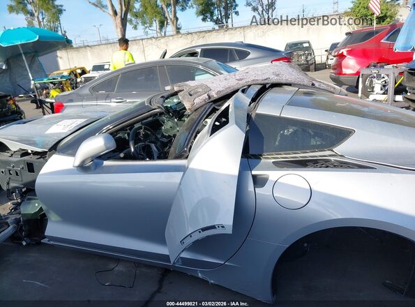 1G1YB2D73J5105726 2018 CHEVROLET CORVETTE Серебряный Вид задней части салона