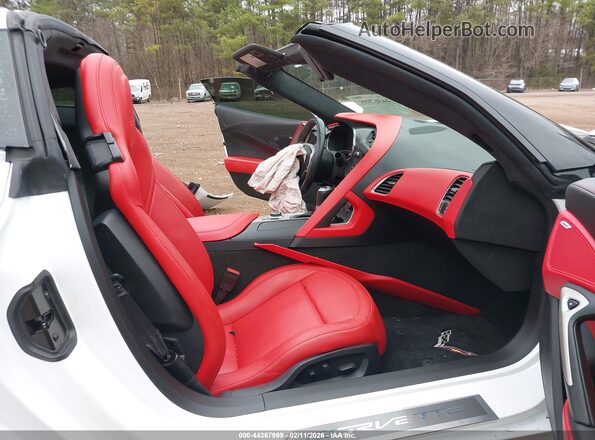 1G1YU2D65G5600374 2016 CHEVROLET CORVETTE Белый Вид салона спереди