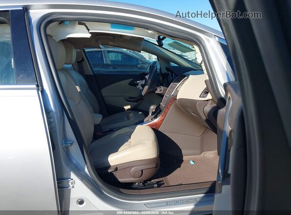 1G4PS5SK4H4100509 2017 BUICK VERANO Silver Widok wnętrza z przodu