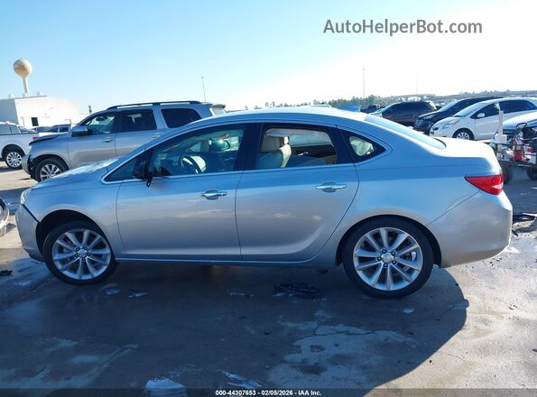 1G4PS5SK4H4100509 2017 BUICK VERANO Silver Widok wnętrza 360 stopni
