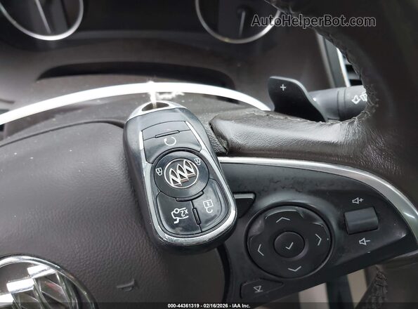 1G4ZP5SS0JU146581 2018 BUICK LACROSSE Серебряный Вид панели приборов