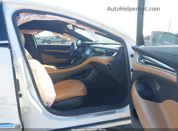 1G4ZP5SS6JU144477 2018 BUICK LACROSSE Белый Вид салона спереди