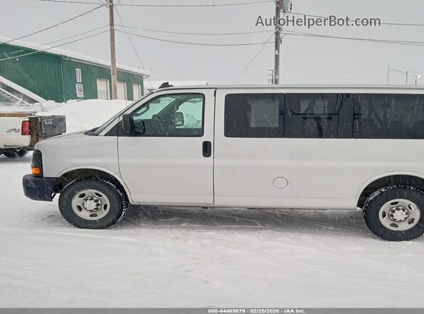 1GAWGEFFXG1315609 2016 CHEVROLET EXPRESS Белый Передняя левая четверть