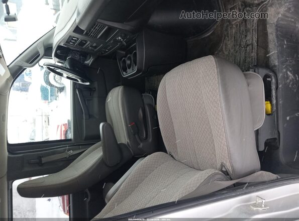 1GAWGEFFXG1315609 2016 CHEVROLET EXPRESS Белый Вид салона спереди