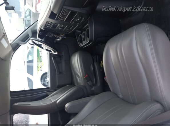 1GAZGNFG5K1343638 2019 CHEVROLET EXPRESS Белый Вид салона спереди
