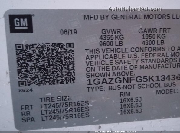 1GAZGNFG5K1343638 2019 CHEVROLET EXPRESS Белый Вид наклейки с VIN-кодом