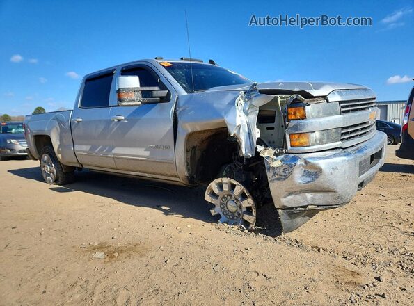 1GC1KVEG9JF201699 2018 CHEVROLET 2500 Серебряный Передняя правая четверть