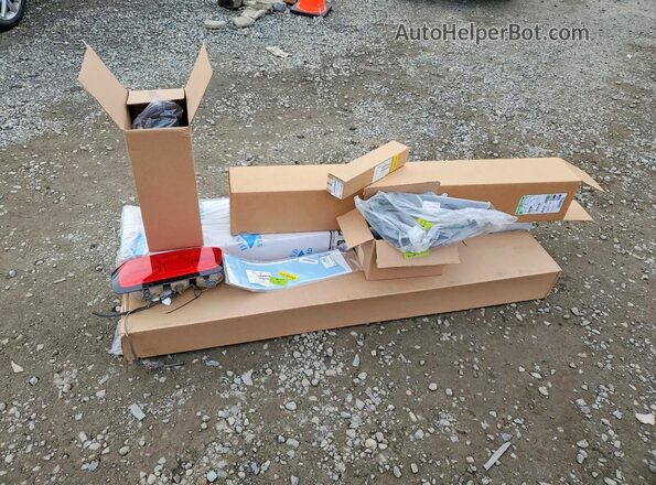 1GCGTEEN4J1279083 2018 CHEVROLET COLORADO Burgundy Вид підкапотного простору