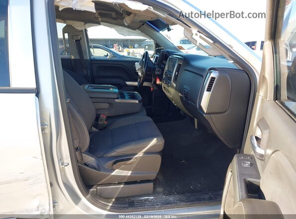 1GCPCREC4JF213996 2018 CHEVROLET SILVERADO Серебряный Вид салона спереди