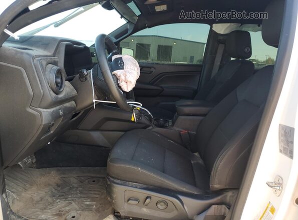 1GCPTEEKXP1176507 2023 CHEVROLET COLORADO Белый Вид салона спереди
