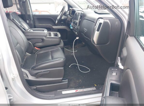1GCVKREC4JZ330194 2018 CHEVROLET SILVERADO Silver Widok wnętrza z przodu
