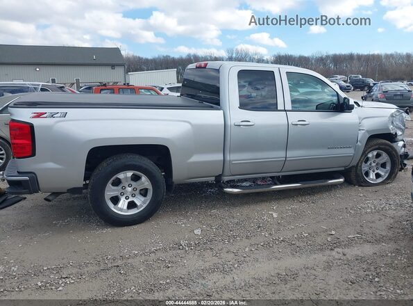 1GCVKREC4JZ330194 2018 CHEVROLET SILVERADO Silver Widok wnętrza z tyłu